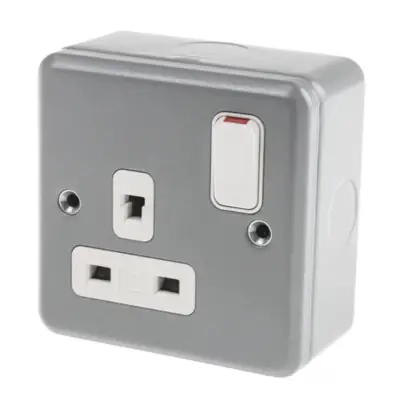 22389-3 MK K1247ALM | 13A 1 Gang Double Pole Non Standard Switched Socket Clean Earth, Metal Clad
