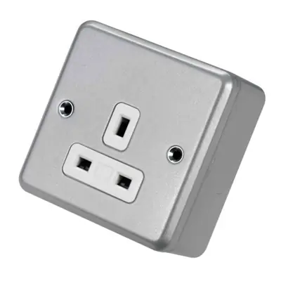 MK K848ALM | 13A 1 Gang Unswitched Socket, Metal Clad