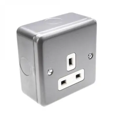 MK K848ALM | 13A 1 Gang Unswitched Socket, Metal Clad